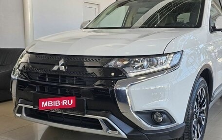 Mitsubishi Outlander III рестайлинг 3, 2021 год, 3 249 000 рублей, 4 фотография