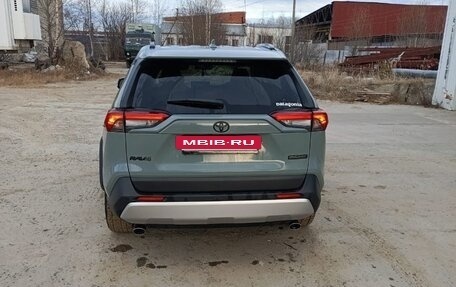 Toyota RAV4, 2019 год, 3 300 000 рублей, 4 фотография