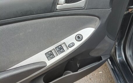 Hyundai Solaris II рестайлинг, 2011 год, 485 000 рублей, 9 фотография