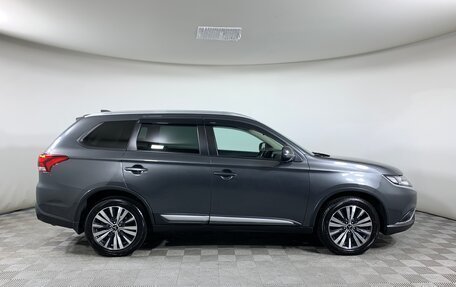 Mitsubishi Outlander III рестайлинг 3, 2019 год, 2 130 000 рублей, 4 фотография