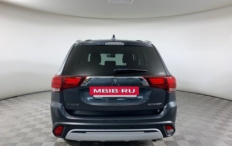 Mitsubishi Outlander III рестайлинг 3, 2019 год, 2 130 000 рублей, 6 фотография