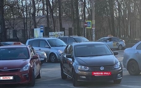 Volkswagen Polo VI (EU Market), 2015 год, 800 000 рублей, 2 фотография