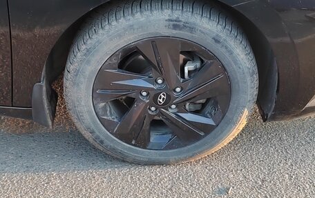 Hyundai Elantra, 2021 год, 2 300 000 рублей, 16 фотография