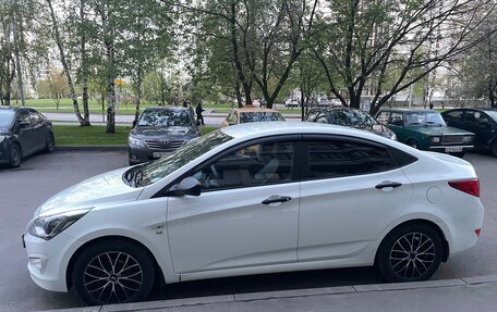 Hyundai Solaris II рестайлинг, 2014 год, 1 000 000 рублей, 2 фотография