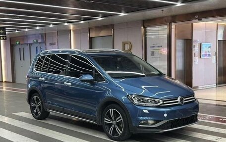 Volkswagen Touran III, 2022 год, 1 475 000 рублей, 3 фотография