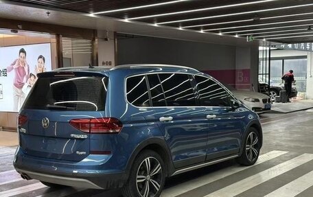 Volkswagen Touran III, 2022 год, 1 475 000 рублей, 5 фотография