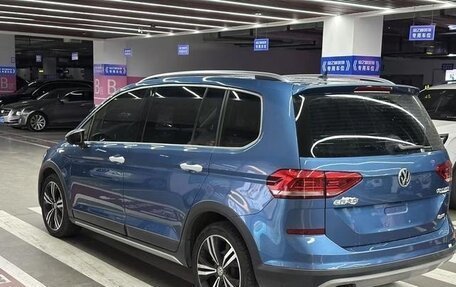 Volkswagen Touran III, 2022 год, 1 475 000 рублей, 4 фотография