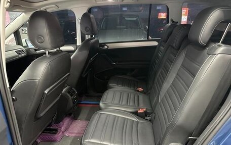 Volkswagen Touran III, 2022 год, 1 475 000 рублей, 7 фотография