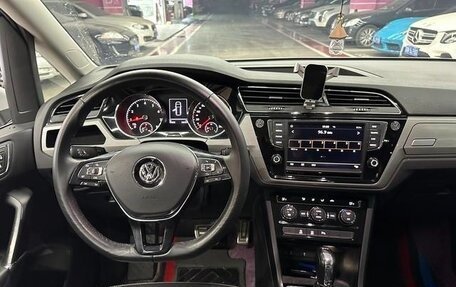 Volkswagen Touran III, 2022 год, 1 475 000 рублей, 8 фотография