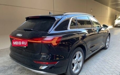 Audi e-tron I, 2019 год, 3 500 000 рублей, 12 фотография