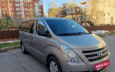 Hyundai H-1 II рестайлинг, 2012 год, 1 590 000 рублей, 3 фотография
