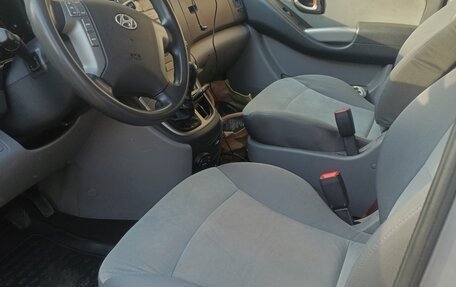 Hyundai H-1 II рестайлинг, 2012 год, 1 590 000 рублей, 12 фотография