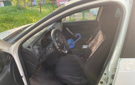 Renault Logan II, 2019 год, 1 050 000 рублей, 1 фотография