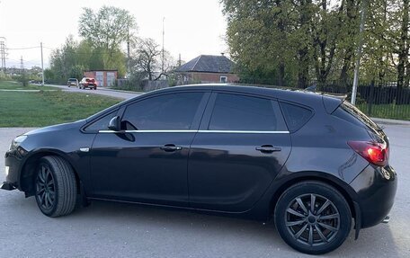 Opel Astra J, 2011 год, 900 000 рублей, 4 фотография