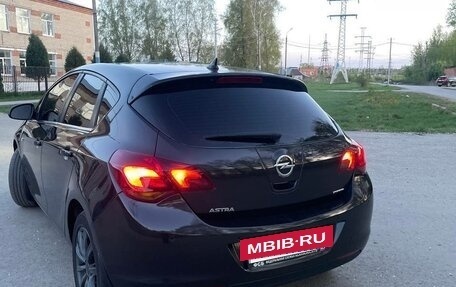 Opel Astra J, 2011 год, 900 000 рублей, 5 фотография