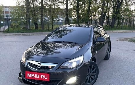 Opel Astra J, 2011 год, 900 000 рублей, 2 фотография