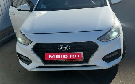 Hyundai Solaris II рестайлинг, 2018 год, 1 100 000 рублей, 3 фотография