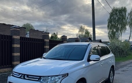 Mitsubishi Outlander III рестайлинг 3, 2014 год, 1 170 000 рублей, 4 фотография