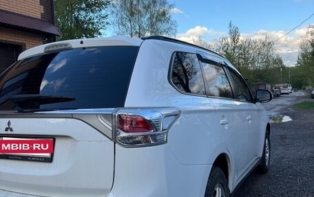 Mitsubishi Outlander III рестайлинг 3, 2014 год, 1 170 000 рублей, 3 фотография