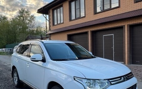 Mitsubishi Outlander III рестайлинг 3, 2014 год, 1 170 000 рублей, 5 фотография