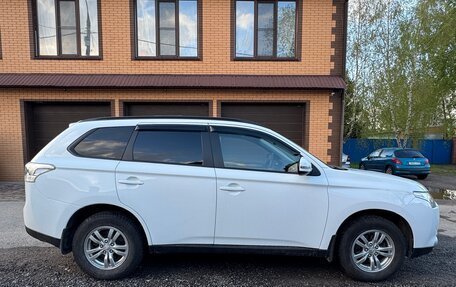 Mitsubishi Outlander III рестайлинг 3, 2014 год, 1 170 000 рублей, 8 фотография