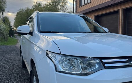 Mitsubishi Outlander III рестайлинг 3, 2014 год, 1 170 000 рублей, 10 фотография