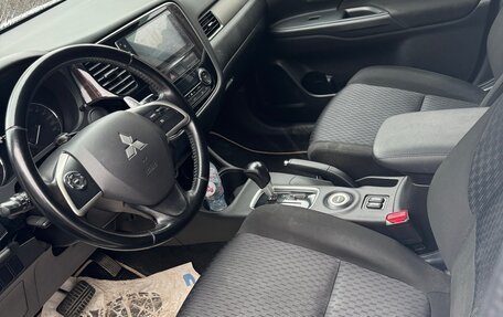 Mitsubishi Outlander III рестайлинг 3, 2014 год, 1 170 000 рублей, 11 фотография