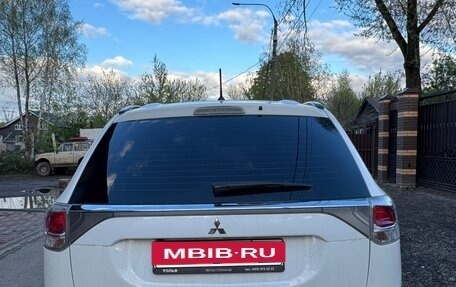 Mitsubishi Outlander III рестайлинг 3, 2014 год, 1 170 000 рублей, 7 фотография