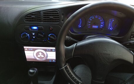 Mitsubishi Mirage VI рестайлинг, 1998 год, 250 000 рублей, 13 фотография