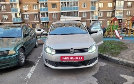 Volkswagen Polo VI (EU Market), 2011 год, 810 000 рублей, 2 фотография