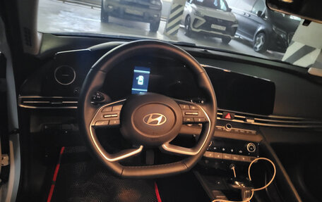 Hyundai Elantra, 2023 год, 2 050 000 рублей, 8 фотография