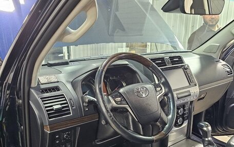 Toyota Land Cruiser Prado 150 рестайлинг 2, 2017 год, 5 750 000 рублей, 12 фотография