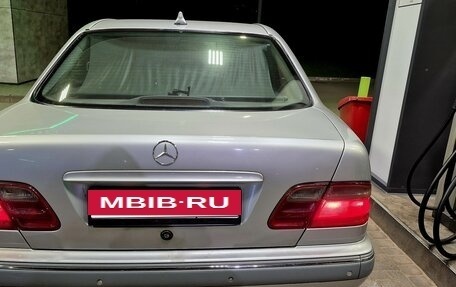 Mercedes-Benz E-Класс, 2000 год, 580 000 рублей, 6 фотография