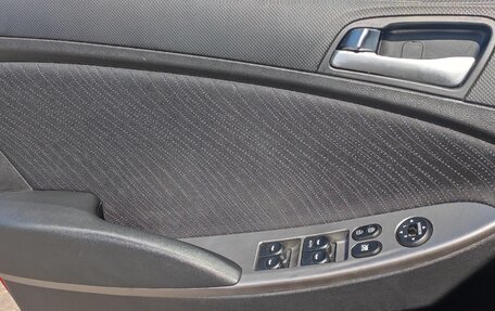Hyundai Solaris II рестайлинг, 2016 год, 1 250 000 рублей, 13 фотография
