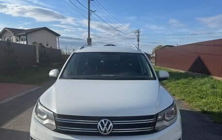 Volkswagen Tiguan I, 2016 год, 2 100 000 рублей, 2 фотография