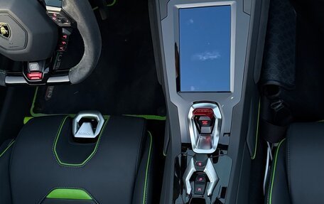 Lamborghini Huracán, 2020 год, 31 000 000 рублей, 17 фотография