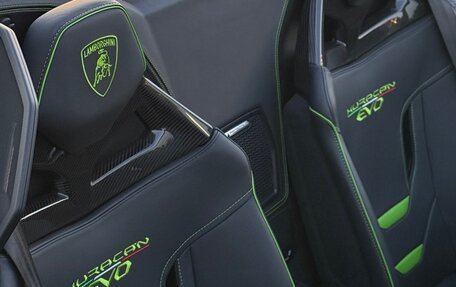 Lamborghini Huracán, 2020 год, 31 000 000 рублей, 13 фотография