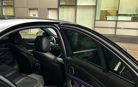 Mercedes-Benz E-Класс, 2020 год, 4 600 000 рублей, 19 фотография