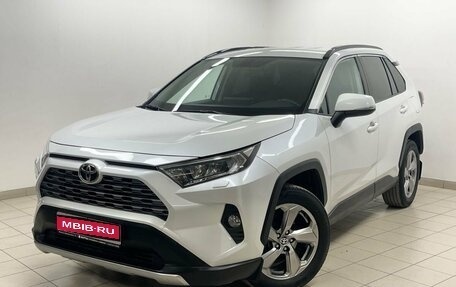 Toyota RAV4, 2019 год, 3 849 000 рублей, 1 фотография