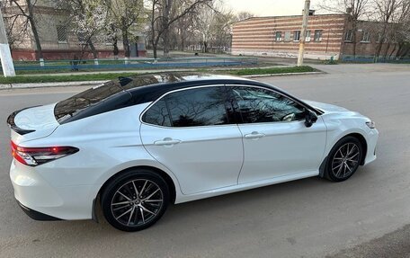 Toyota Camry, 2021 год, 3 250 000 рублей, 4 фотография