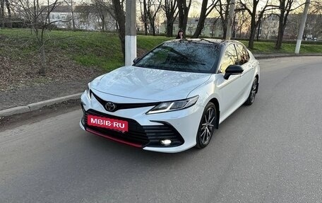 Toyota Camry, 2021 год, 3 250 000 рублей, 2 фотография
