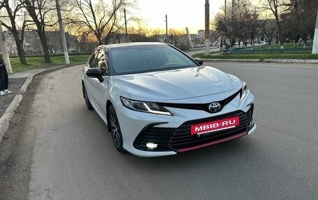 Toyota Camry, 2021 год, 3 250 000 рублей, 3 фотография