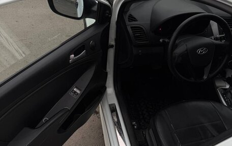 Hyundai Solaris II рестайлинг, 2012 год, 850 000 рублей, 10 фотография