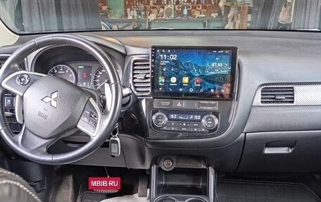 Mitsubishi Outlander III рестайлинг 3, 2013 год, 1 600 000 рублей, 4 фотография
