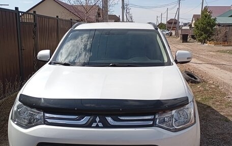 Mitsubishi Outlander III рестайлинг 3, 2013 год, 1 600 000 рублей, 7 фотография