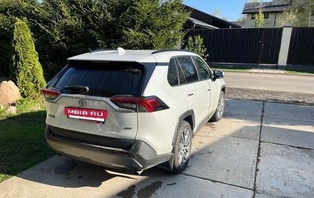 Toyota RAV4, 2021 год, 3 850 000 рублей, 2 фотография