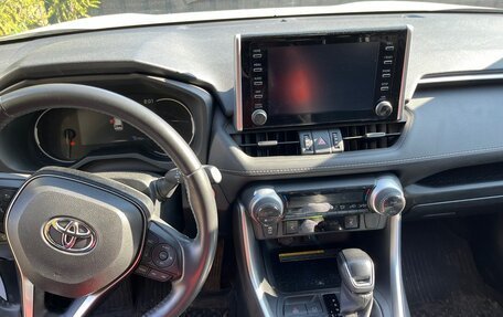 Toyota RAV4, 2021 год, 3 850 000 рублей, 8 фотография