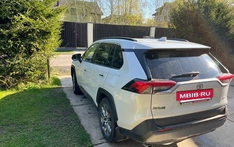 Toyota RAV4, 2021 год, 3 850 000 рублей, 3 фотография