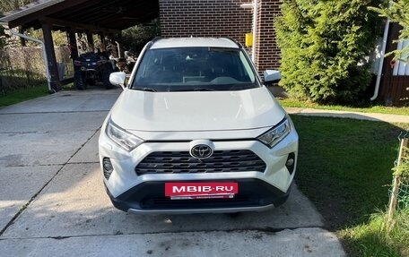 Toyota RAV4, 2021 год, 3 850 000 рублей, 5 фотография