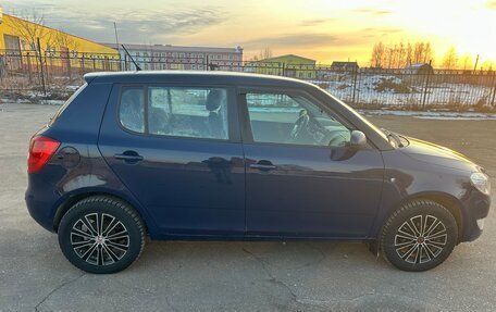 Skoda Fabia II, 2011 год, 700 000 рублей, 3 фотография